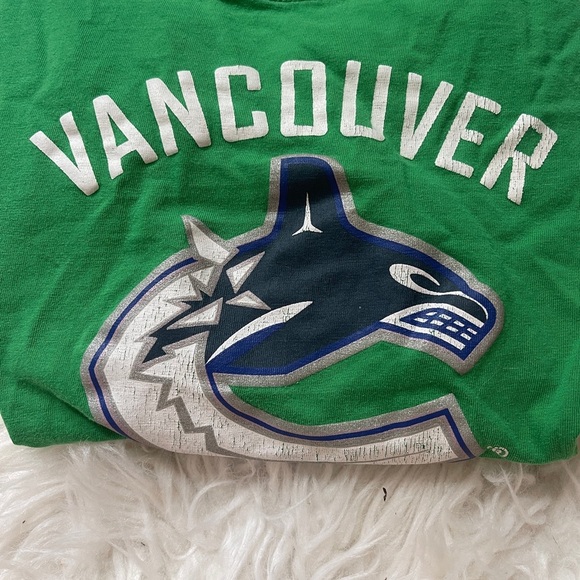 Women’s canucks tee Small - Picture 3 of 3